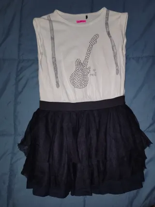 Vestido blanco con falda de tul negra