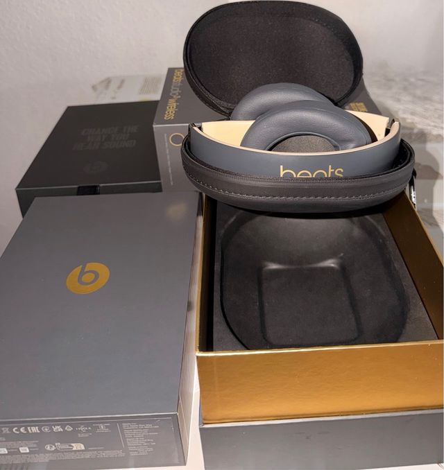 Beats Studio 3 Wireless by Dr. Dre