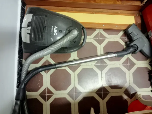 Aspiradora AEG EQUIP