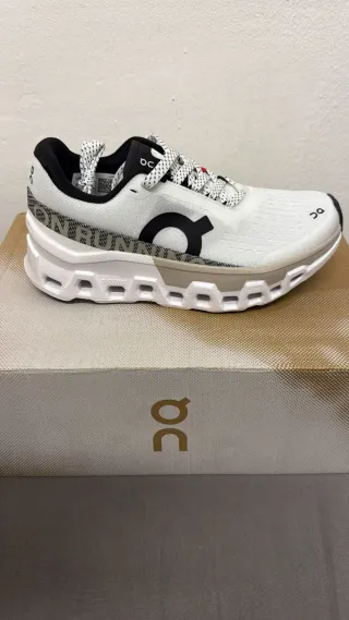 Zapatillas On Running Blancas y Negras