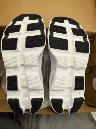 Zapatillas On Running Blancas y Negras