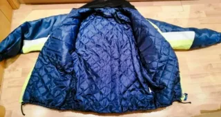 Chaqueta abollonada impermeable