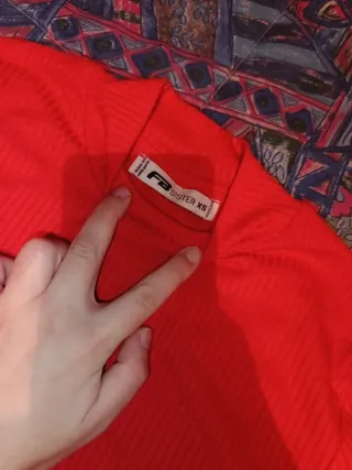 Camiseta roja de manga corta