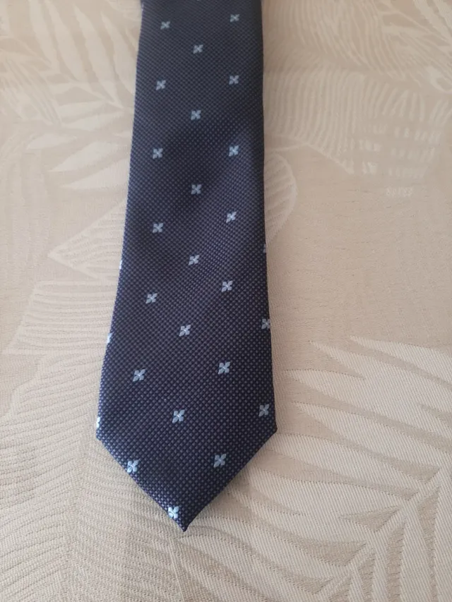 Corbata azul con microestampado