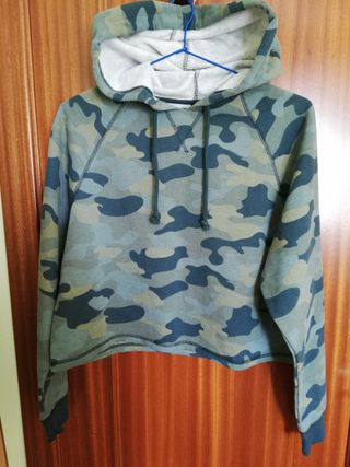 Sudadera corta camuflaje con capucha