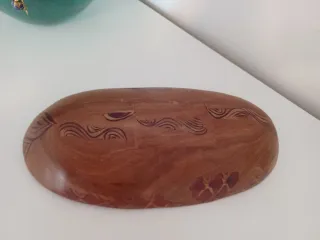 Cuenco artesanal de madera con elefante