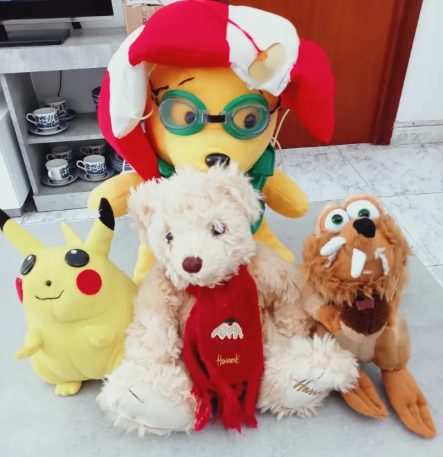 Lote 4 Peluches: Winnie, Pikachu, Oso, Morsa