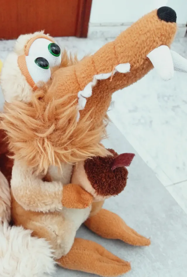 Lote 4 Peluches: Winnie, Pikachu, Oso, Morsa