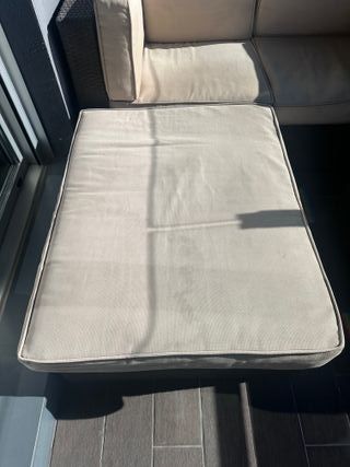 Sofá exterior chaise longue y mesa