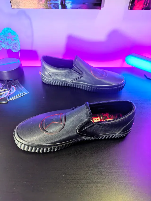 Vans Slip-On Black Widow Marvel