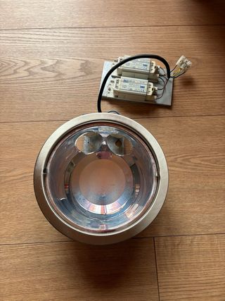 Foco empotrable redondo con balastros