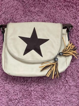 Bolso bandolera beige con estrella