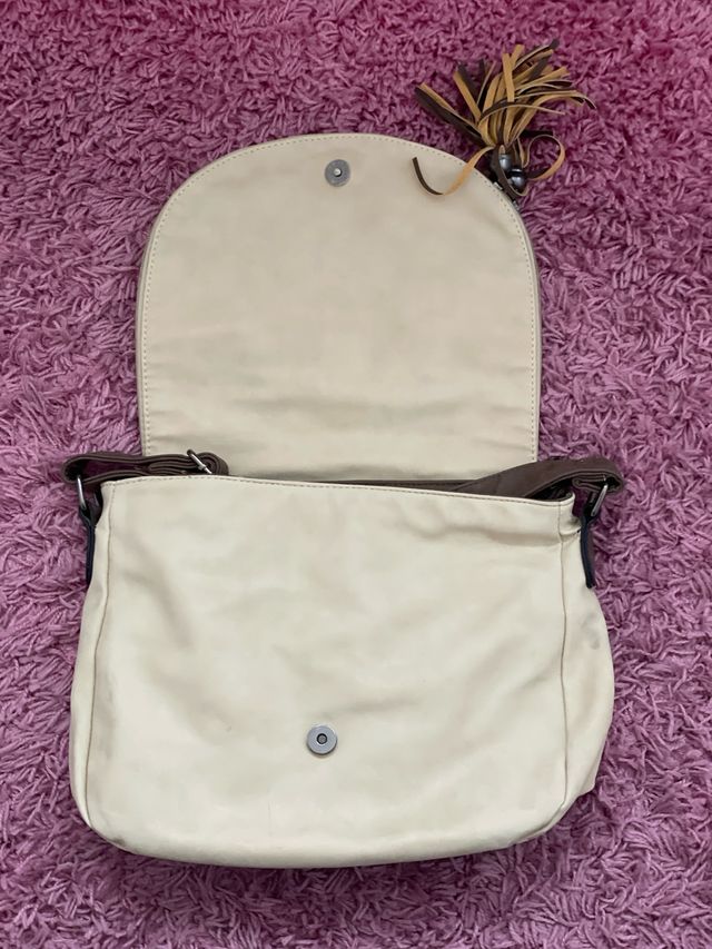 Bolso bandolera beige con estrella