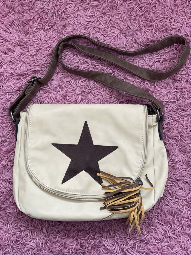 Bolso bandolera beige con estrella