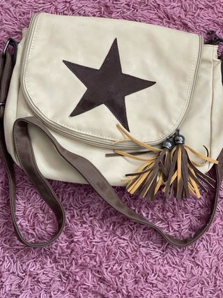 Bolso bandolera beige con estrella
