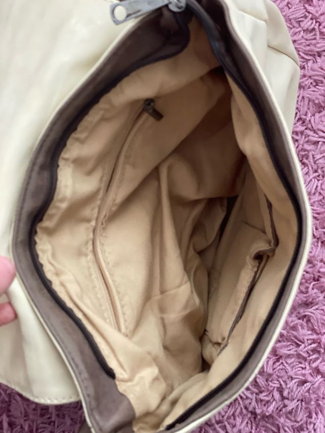 Bolso bandolera beige con estrella