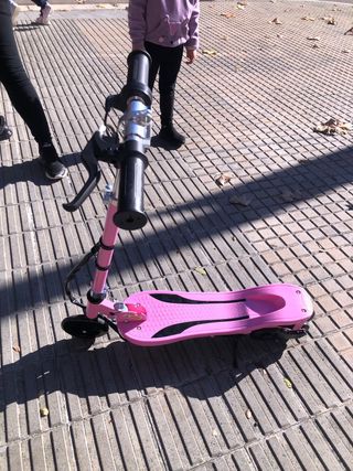 Patinete eléctrico rosa para niña