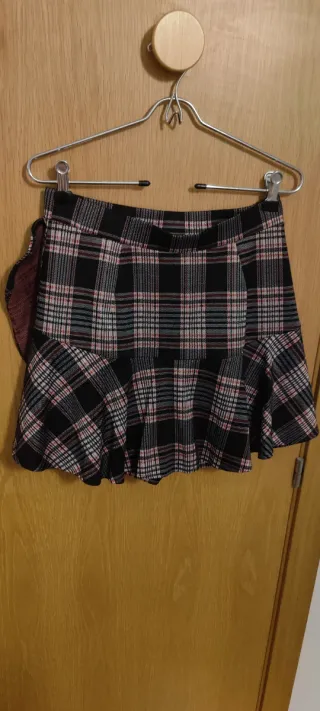 Falda-pantalón mini Stradivarius cuadros negro y r