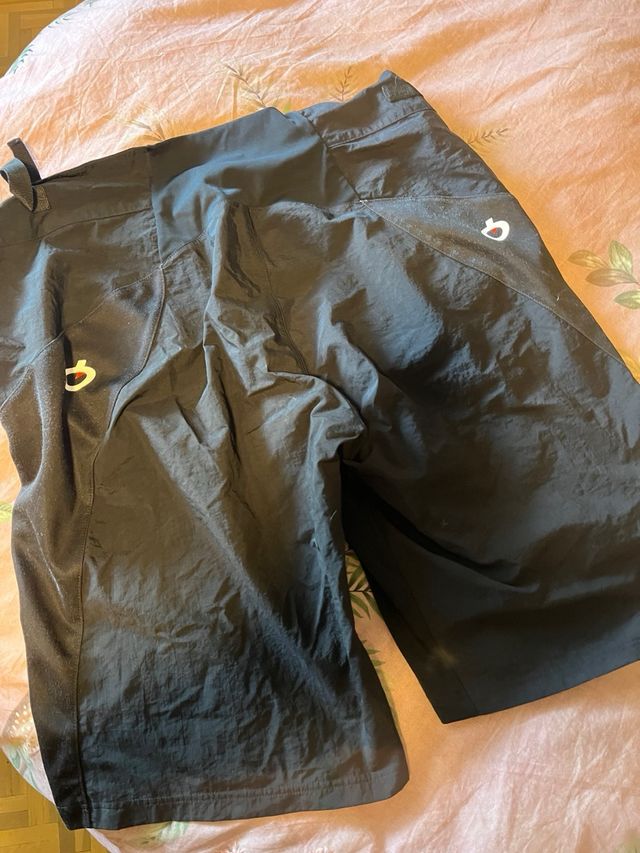 Bermuda Cannondale Shimano Negra