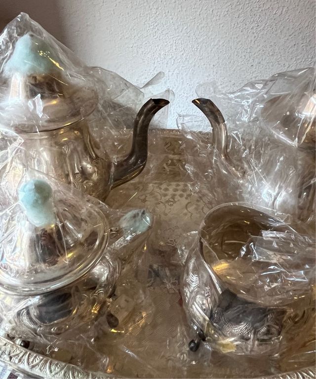 Conjunto de té en metal