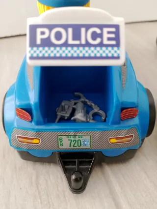 PinyPon Action Vehículo de policía más dos muñecos