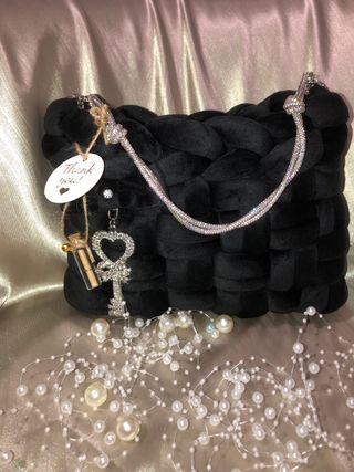 Borsa artigianale nera intrecciata