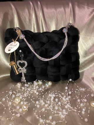 Borsa artigianale nera intrecciata