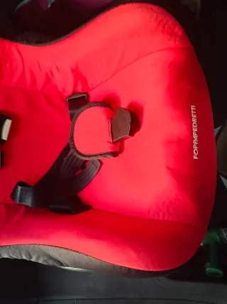 Seggiolino auto rosso