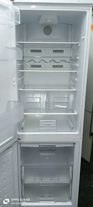 NEVERA COMBI SMEG NO FROST ENERGÍA A+.