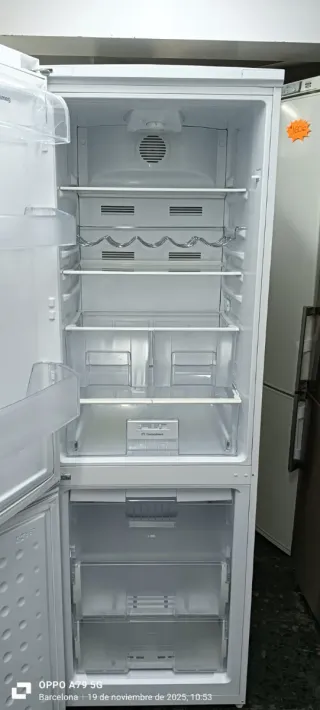 NEVERA COMBI SMEG NO FROST ENERGÍA A+.