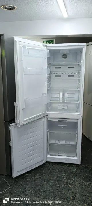 NEVERA COMBI SMEG NO FROST ENERGÍA A+.