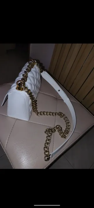 Borsa donna bianca con catena dorata