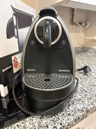 Cafetera Krups Nespresso Essenza Automática
