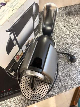 Cafetera Krups Nespresso Essenza Automática
