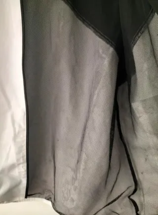 Chaqueta deportiva Reebok blanca y negra