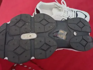 Tenis Blancos y Negros Nuevos