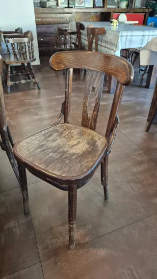 Sillas Thonet madera oscura