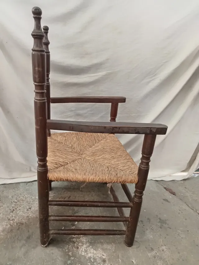 Sedia in legno con seduta intrecciata