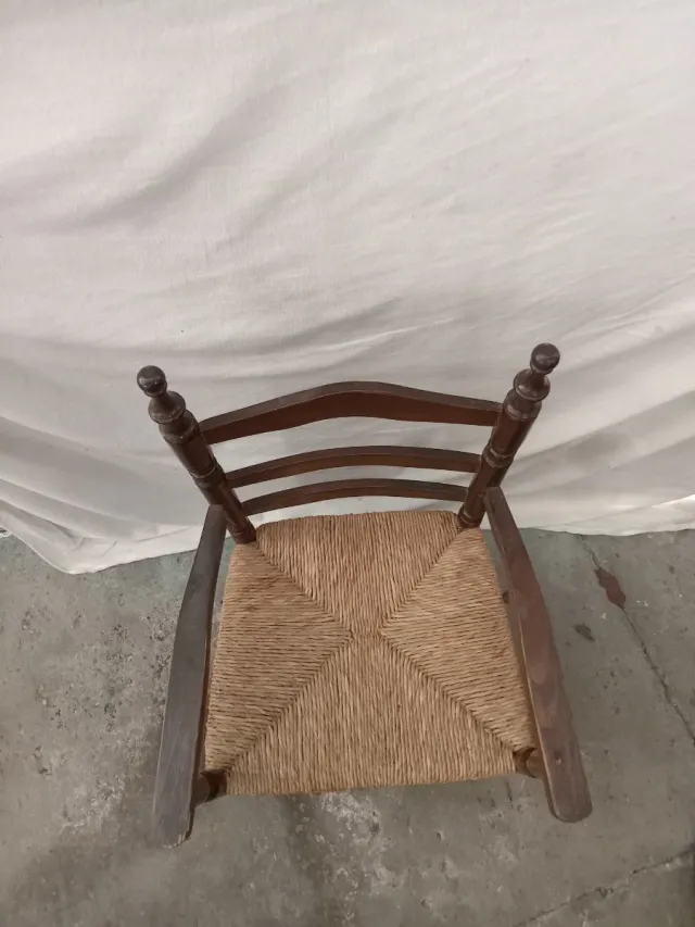 Sedia in legno con seduta intrecciata