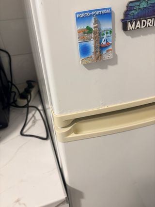 Nevera blanca con congelador