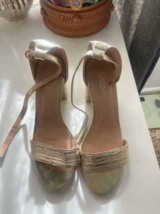 Sandalias doradas tacón plataforma