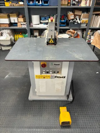 Perfiladora-Ribeteadora FRAVOL modelo AZ-2.