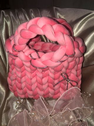 Borsa intrecciata rosa con strass