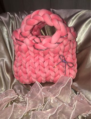 Borsa intrecciata rosa con strass