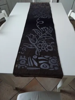Foulard marrone e nero con fiori