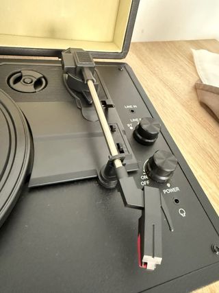 Giradischi Byron Statics Nero e Beige