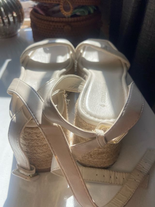 Cuñas Stradivarius Beige