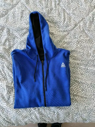 Chaqueta deportiva Reebok azul con capucha
