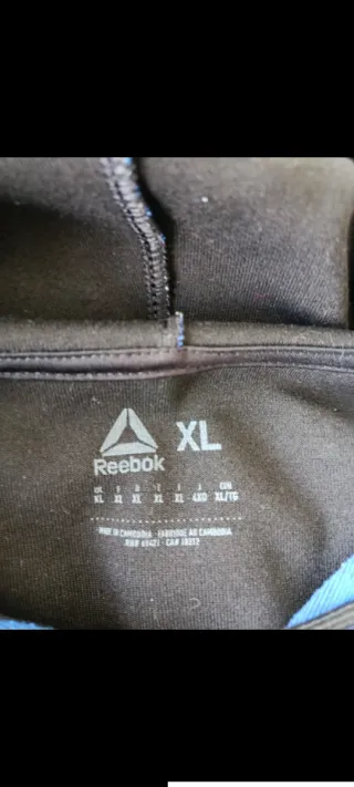 Chaqueta deportiva Reebok azul con capucha