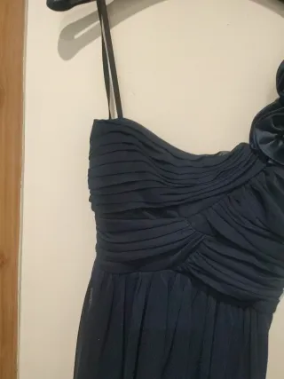 Vestido fiesta elegante y fluido